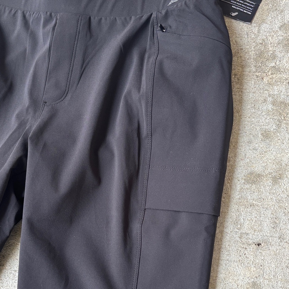 Eddie Bauer Women's Black Incline Utility Joggers - Picture 2 of 12